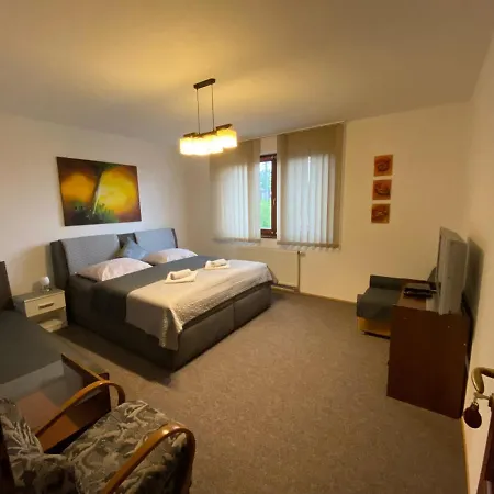 2 Izbovy Sabi Apartment Brezno
