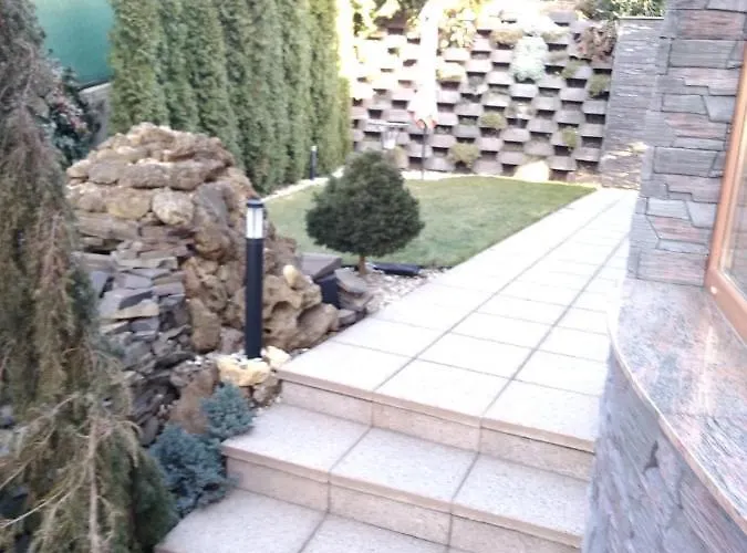 2 Izbovy Sabi アパート