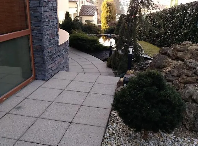 2 Izbovy Sabi アパート *