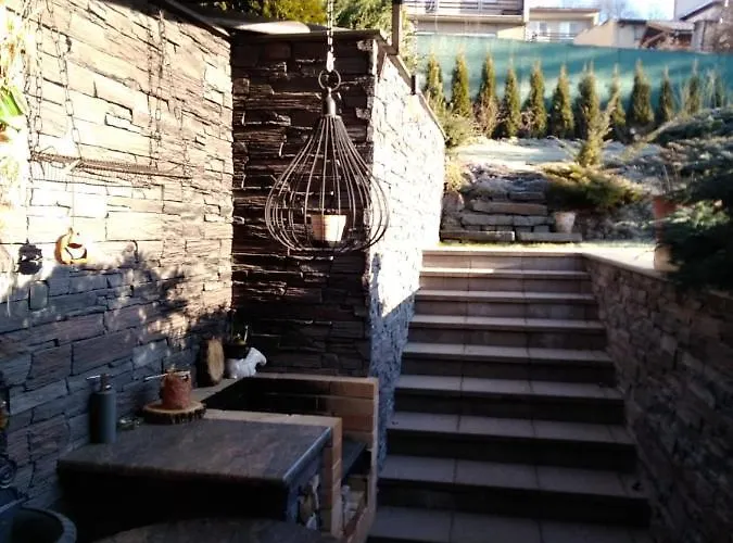 2 Izbovy Sabi アパート